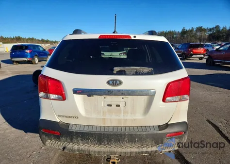 2013 Kia Sorento Lx z USA, uszkodzony, nr VIN 5XYKTCA60DG326143
